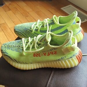 Yeezy 350 V2 Semi Frozen Yellow size 11.5